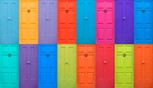 Cómo las puertas de colores pueden transformar la apariencia de tu hogar